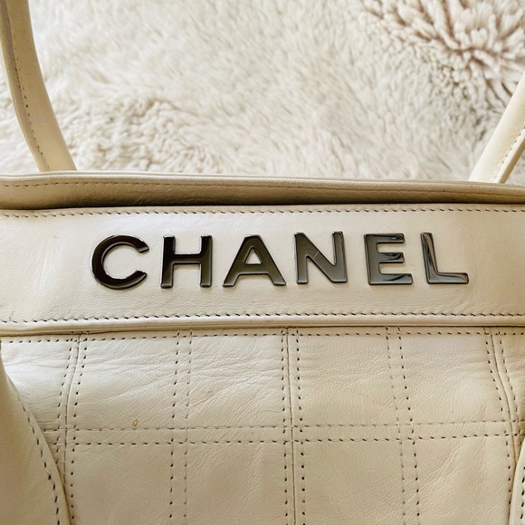 Pre loved Authentic Chanel tote - Picture 6 of 16